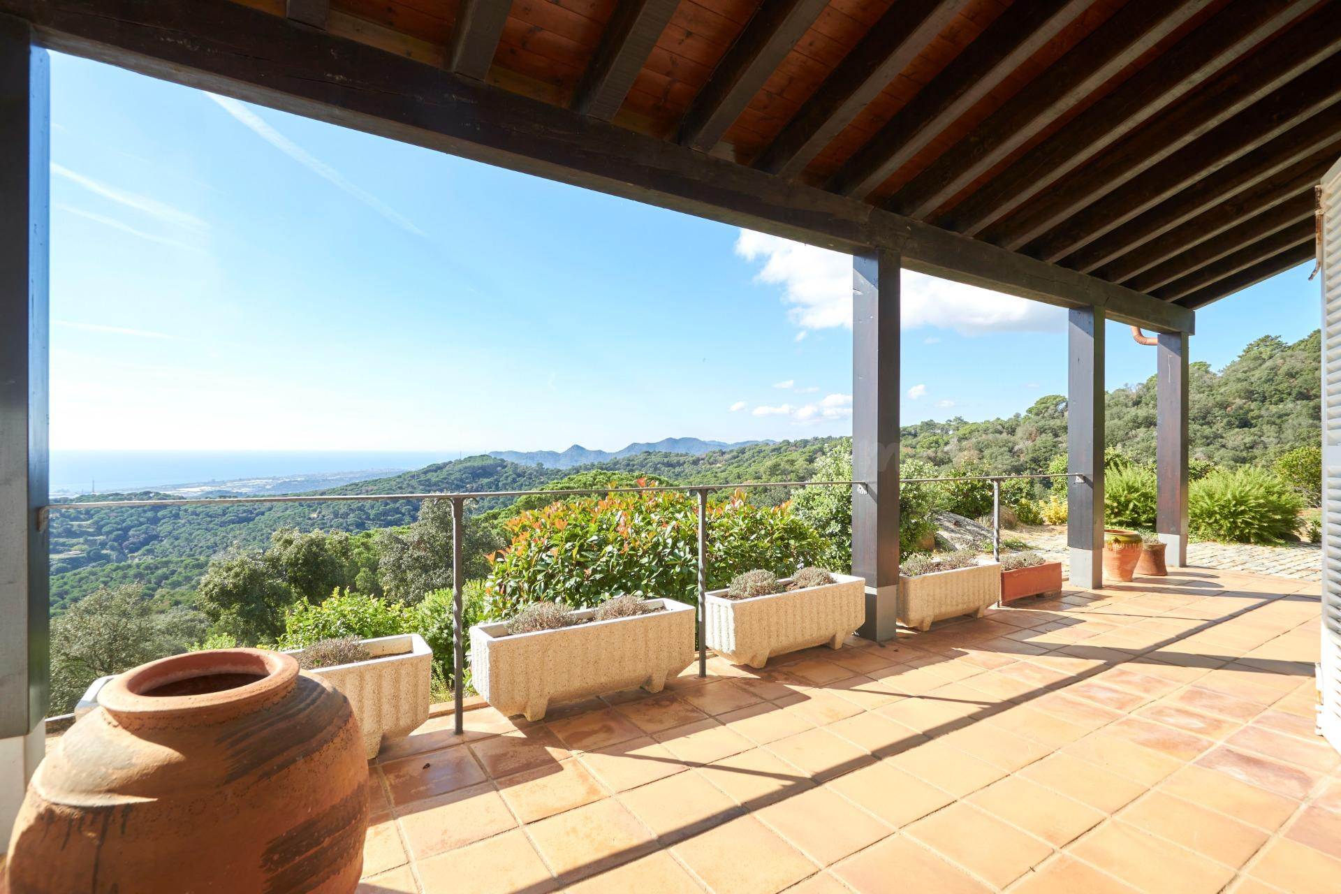 ESPECTACULAR CASA EN LA CORNISA CON VISTAS AL MAR