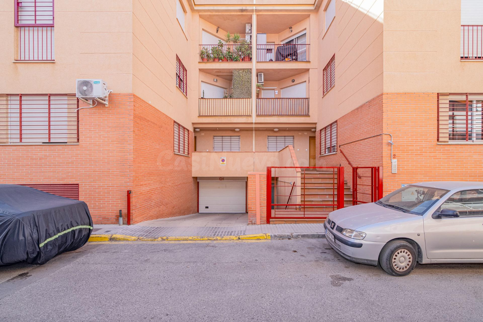 OPORTUNIDAD EN LAS GABIAS: PISO CON GARAJE JUNTO AL METRO Y AUTOBÚS