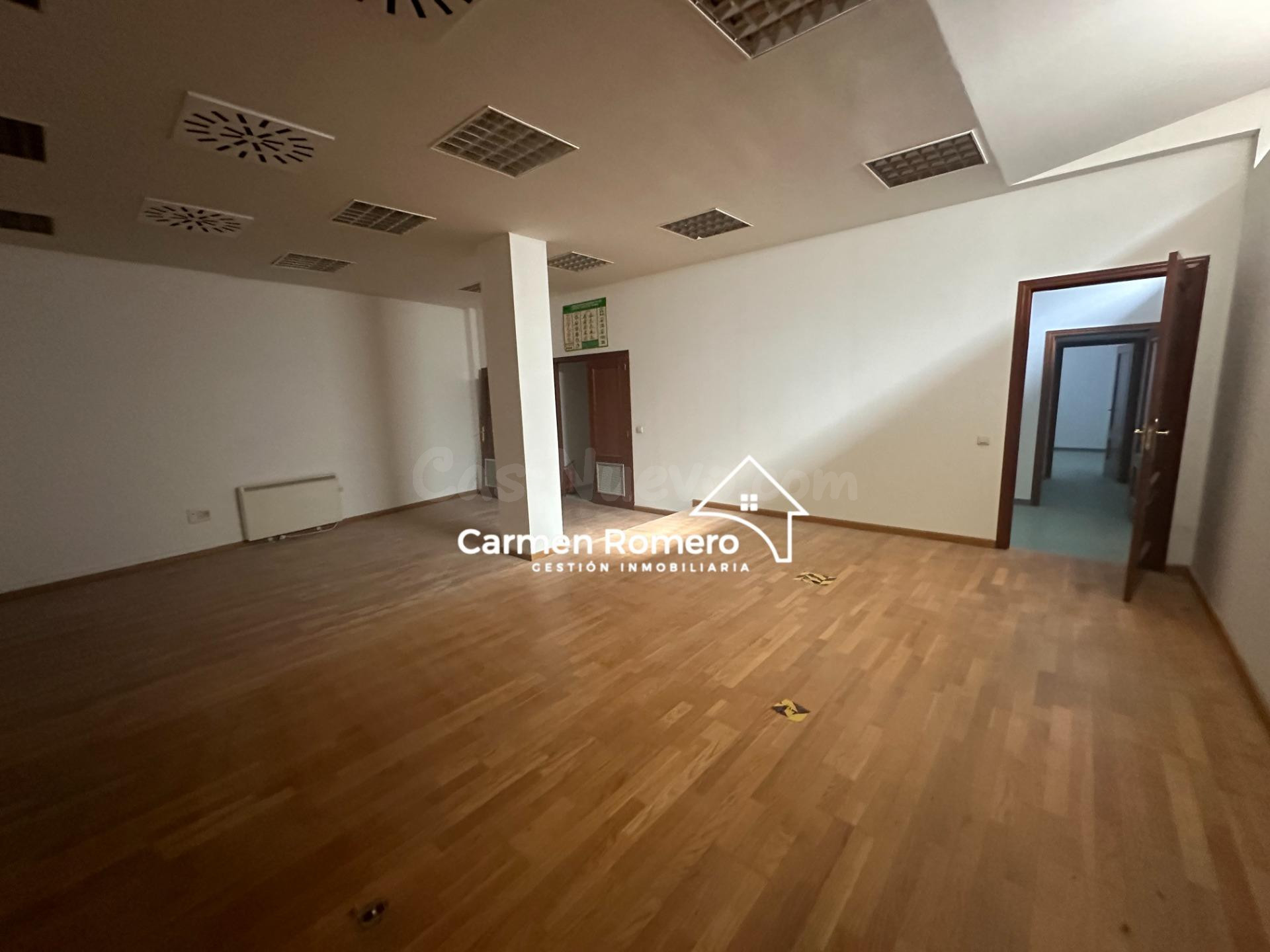 FANTASTICO LOCAL JT. OFICINA DEL IMEN DE CANALEJAS EN VENTA 