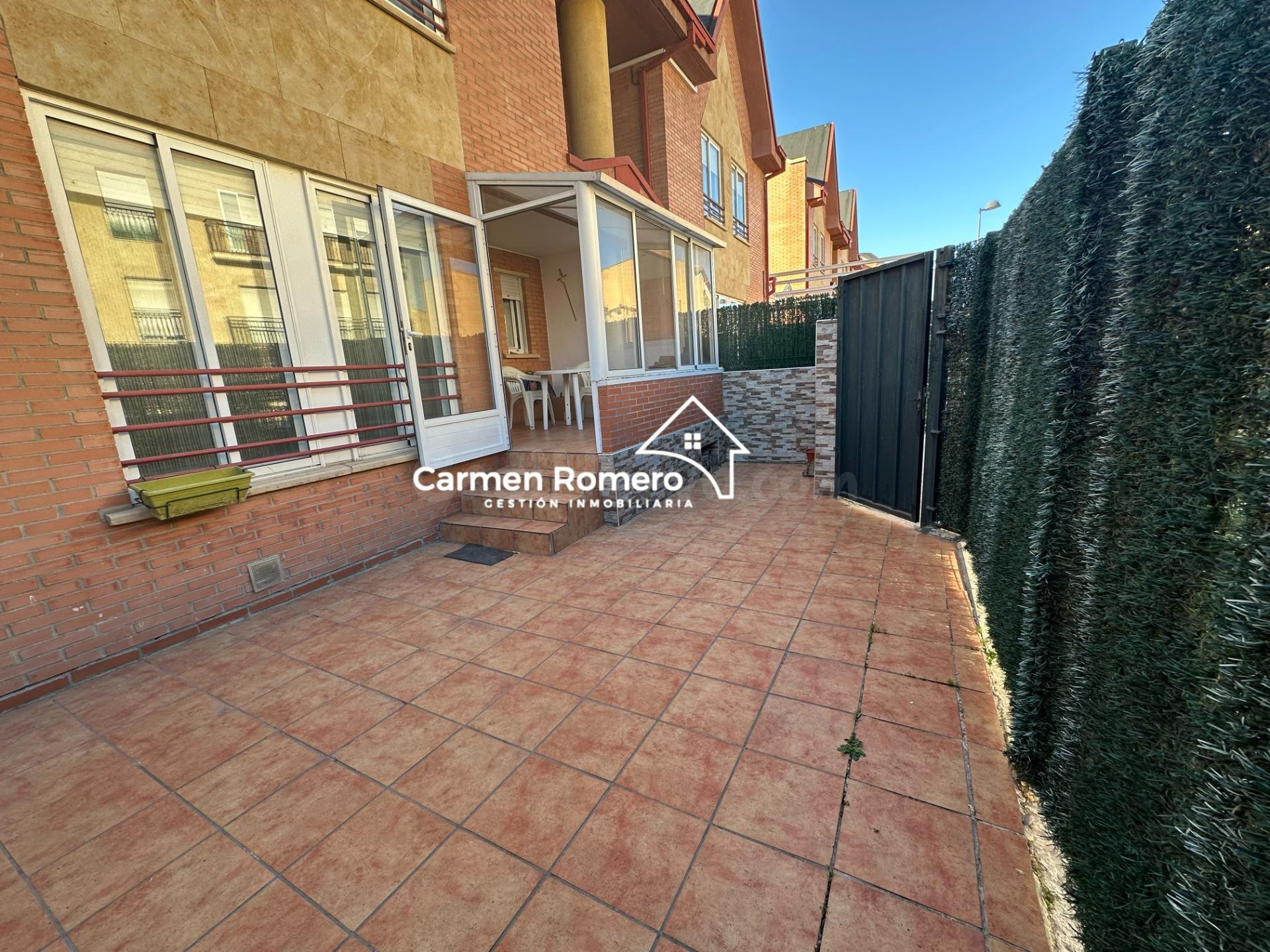 ADOSADO EN VENTA  EN VILLAMAYOR. URB. PIEDRA DORADA - foto 2