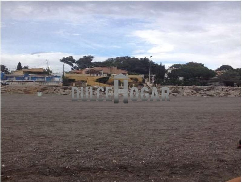 ATENCION INVERSORES!! PARCELA CON VIVIENDA! PRIMERA LINEA DE - foto 4
