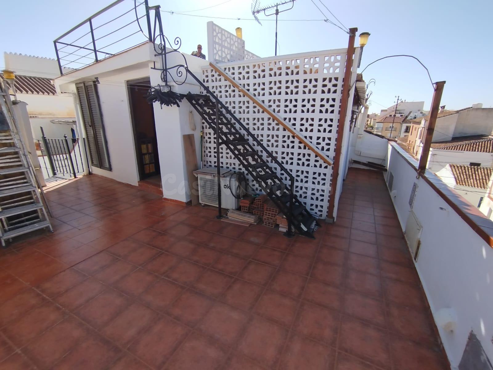 CASA DE 5 DORMITORIOS EN EL CENTRO DE VELEZ - foto 2