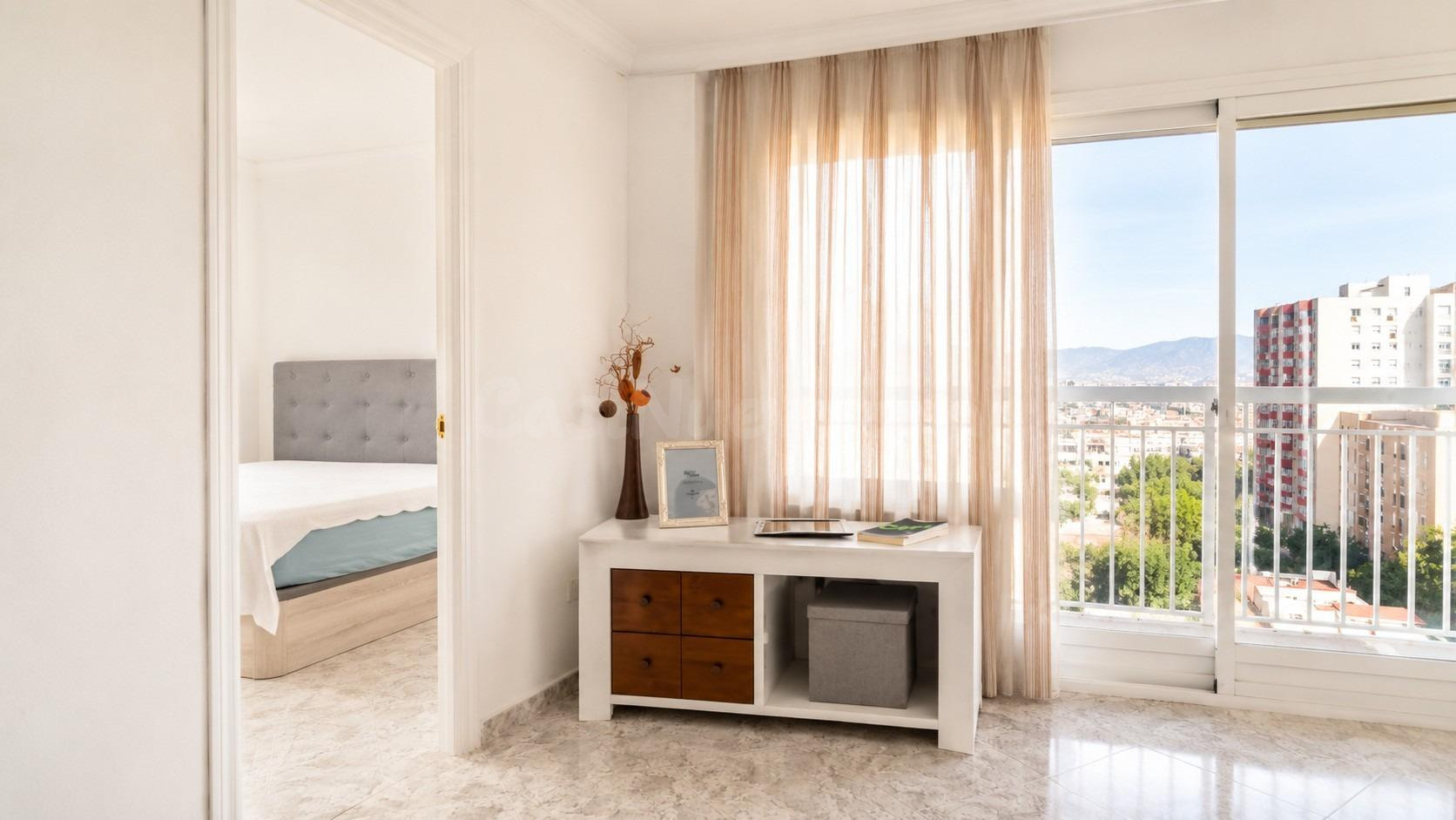 10ª planta luminosa zona Vialia, con vistas abiertas a minutos del mar y Parque de Huelin