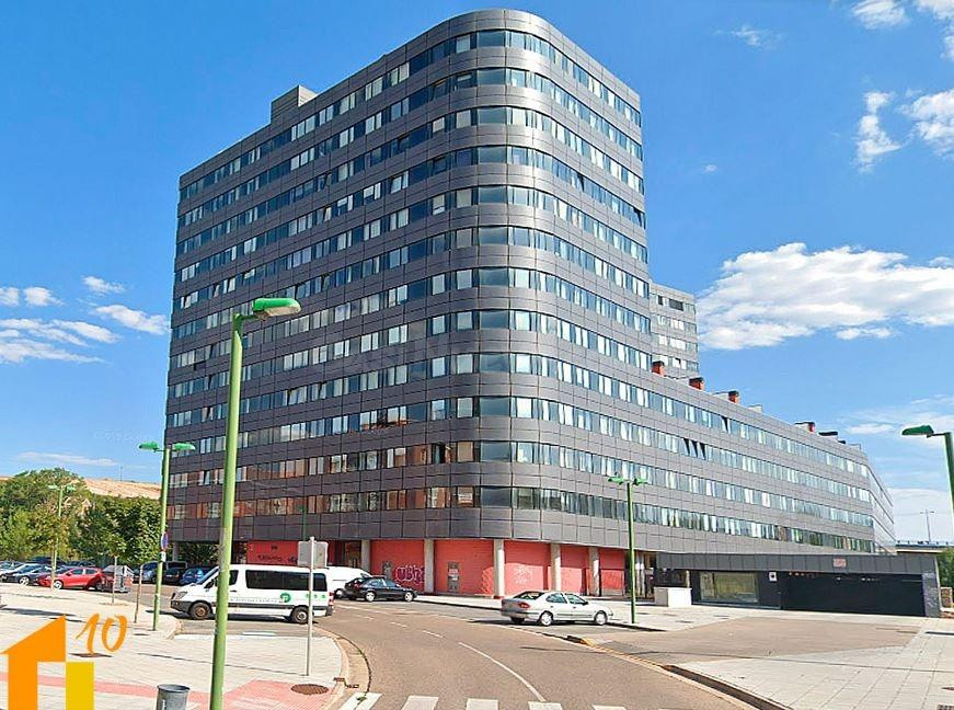 Piso  zona Sur  Maria de Zayas, de Cuatro dormitorios con Garaje y trastero.