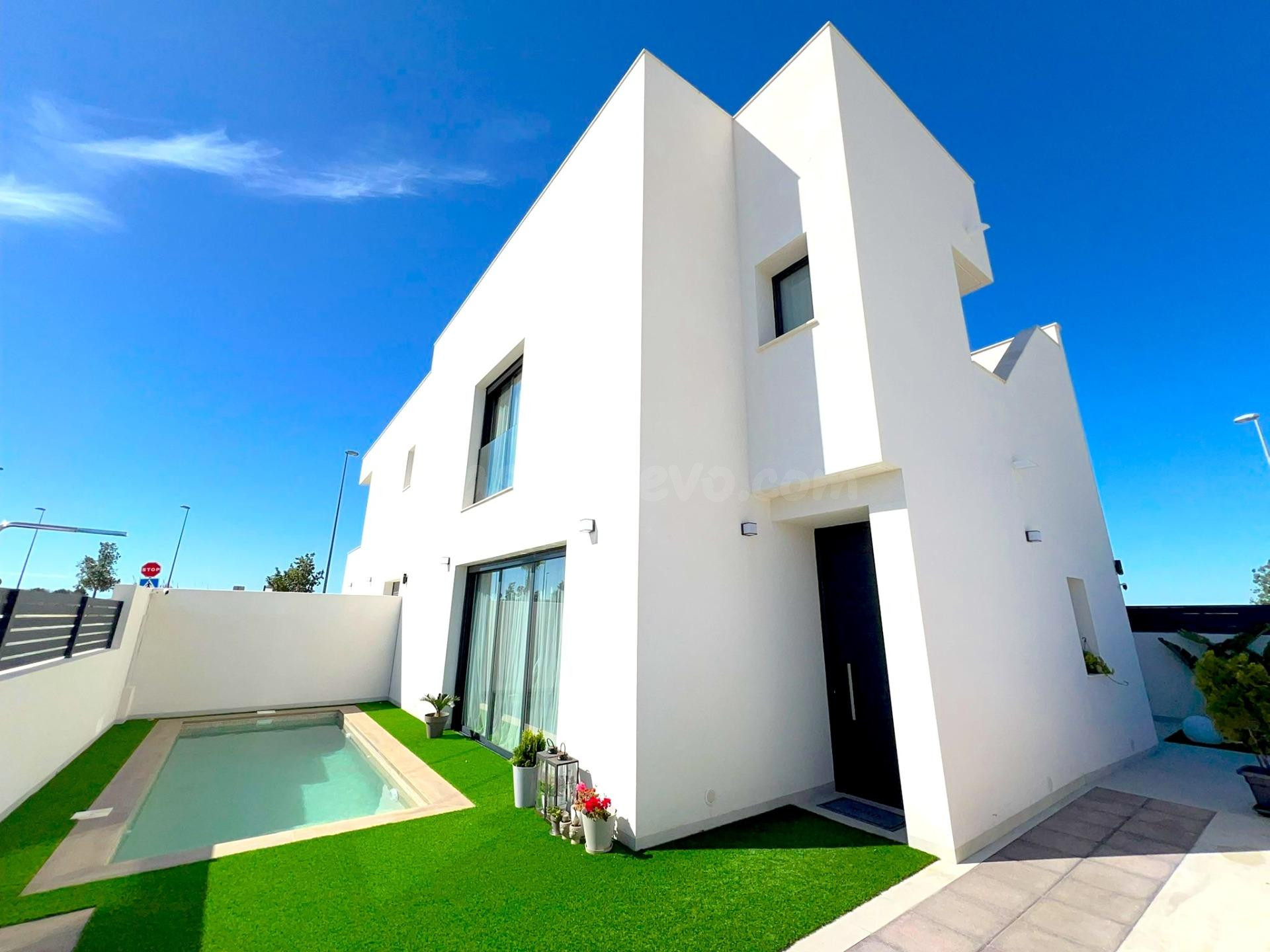 Dúplex de lujo con piscina privada en Benijófar — ¡la vivienda ideal para vivir y disfrutar!