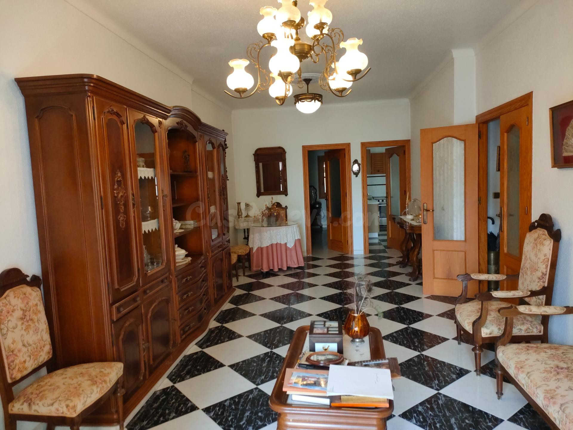 SE VENDE EXCELENTE Y GRAN PISO EN EL CENTRO DE VERA