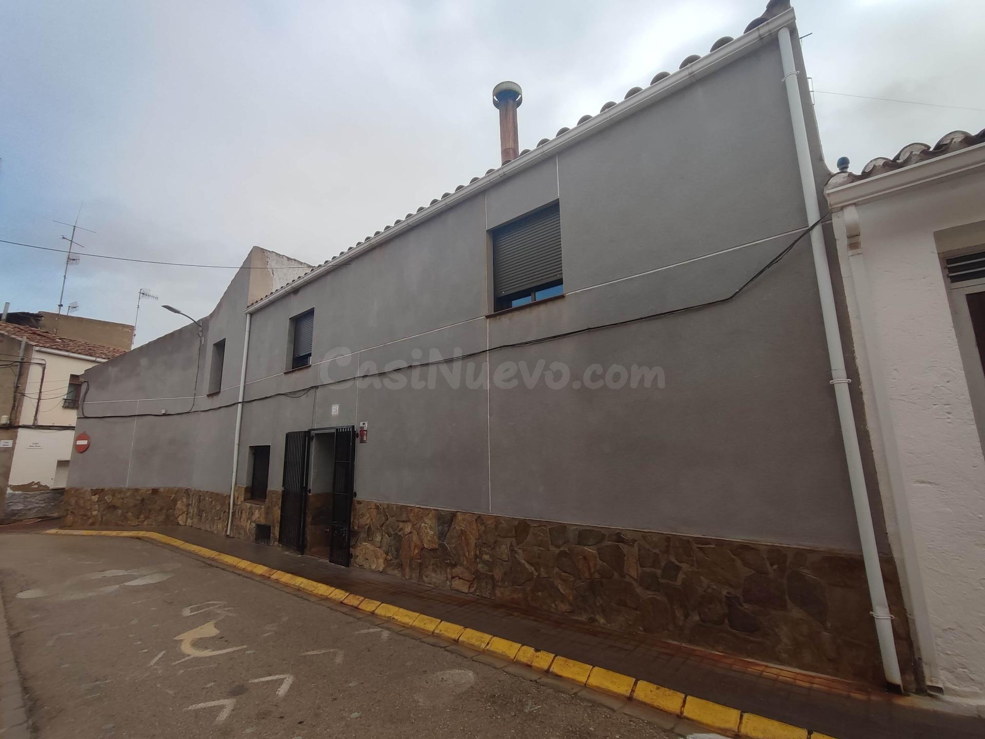 DOS CASAS REFORMADAS CON PATIO