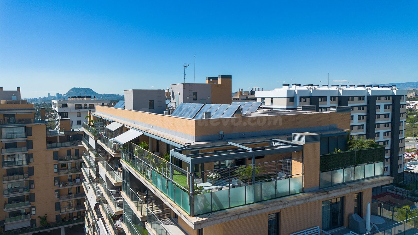 Exclusivo Ático en PAU 5: Vistas al Mediterráneo y vida de lujo en Residencial San Juan