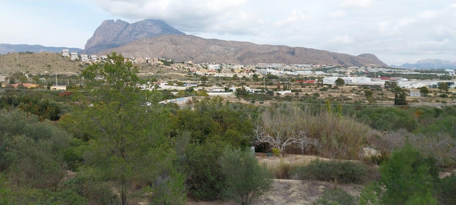 Parcela en venta. Zona Karting la cala en la carretera de Vi