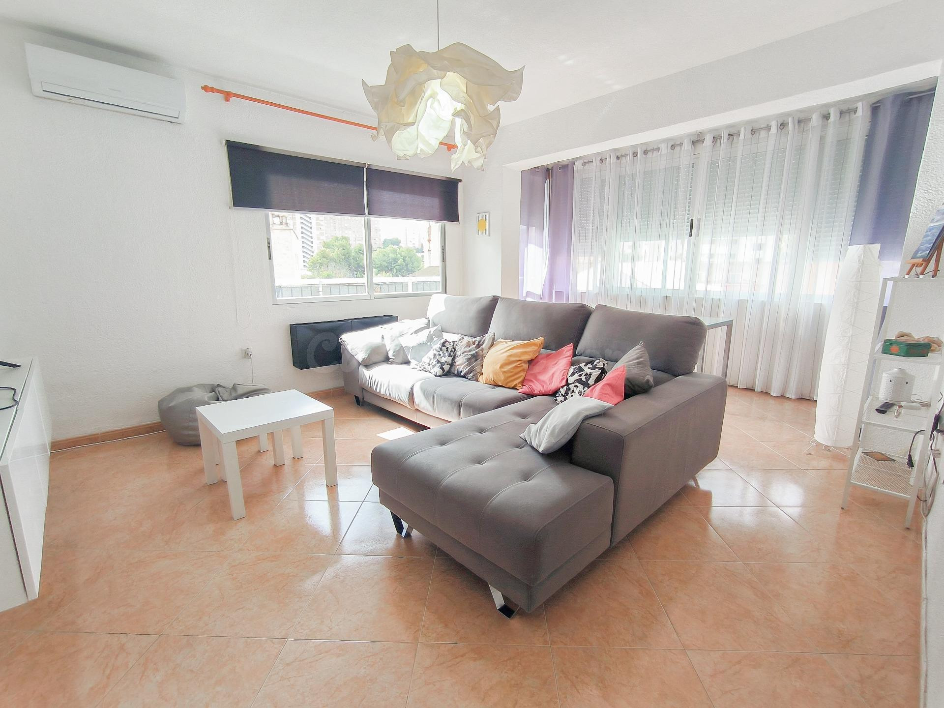 Bonito piso de 2 dorm. de esquina con parking privado en zona Hotel Bali Cala de Finestrat - www.inmobiliarialesdunes.com