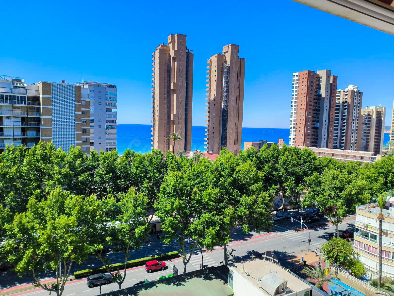Piso de lujo de 2 dorm. con garaje en la Av. Mediterráneo - www.inmobiliarialesdunes.com