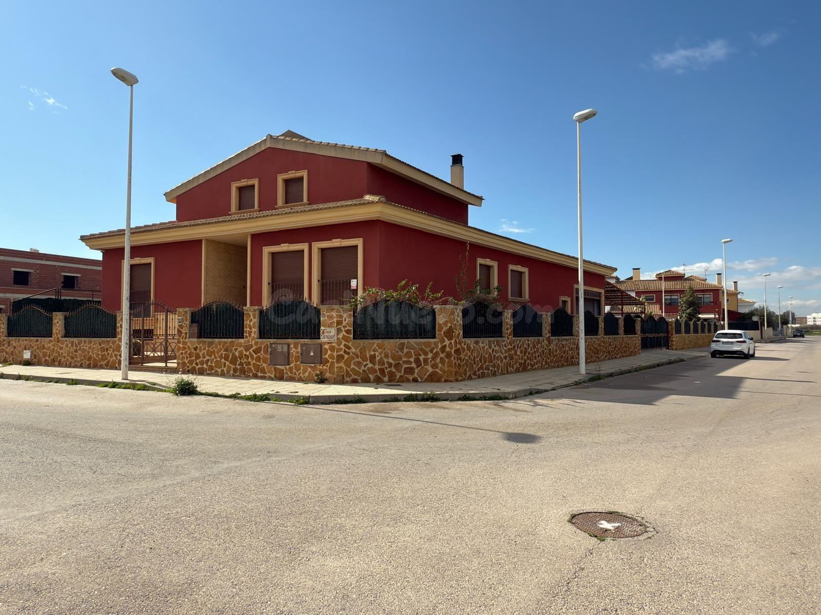 VILLA DE LUJO EN ALMORADI CON PISCINA PRIVADA