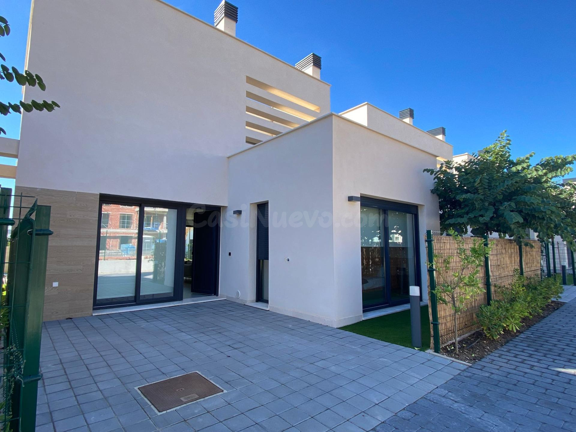 SE VENDE CHALET DE 3 habitaciones, 3 ASEOS EN SANTA ROSALIA TORRE PACHECO.
