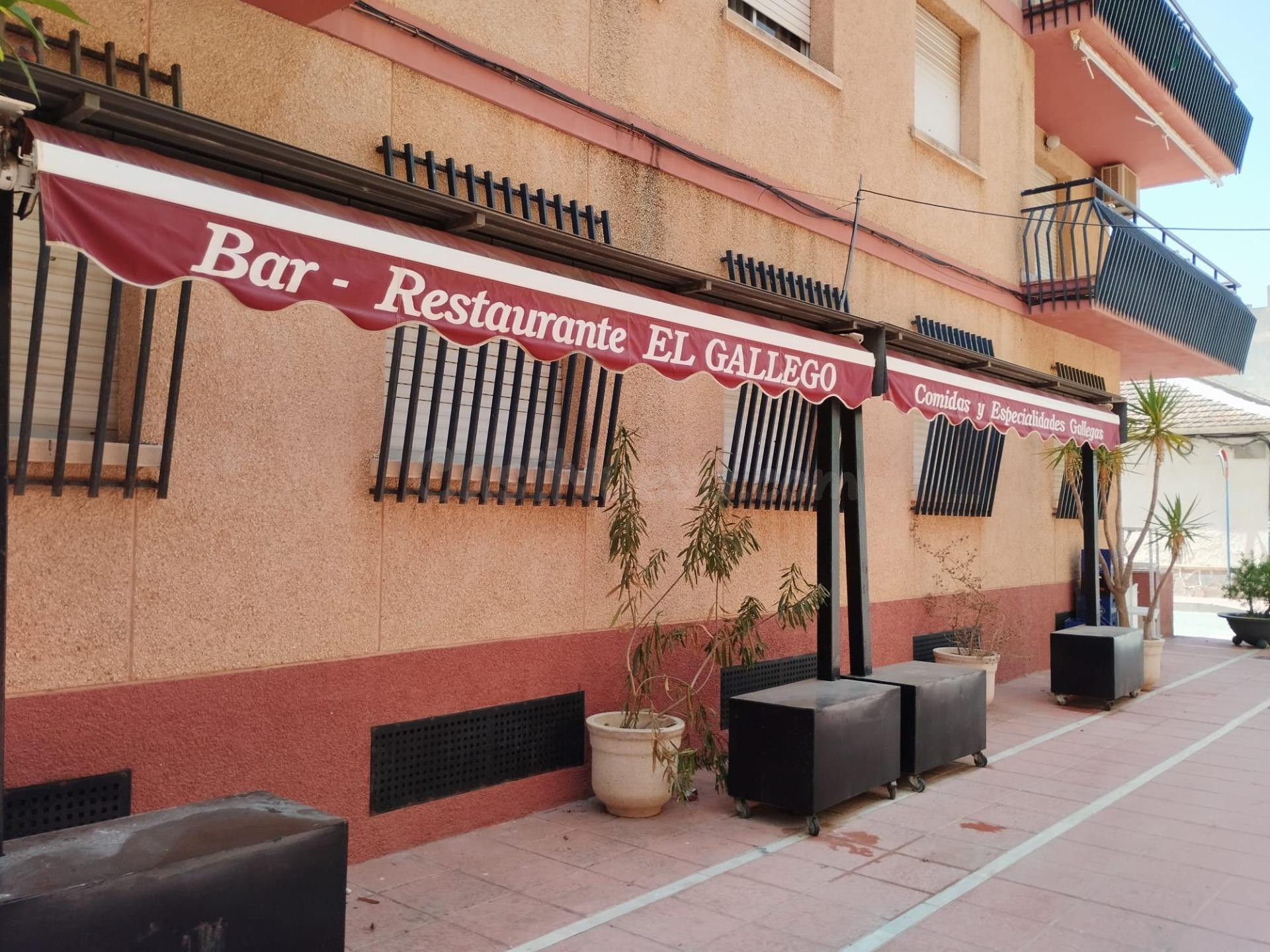 SE VENDE RESTAURANTE EN SANTIAGO DE LA RIBERA