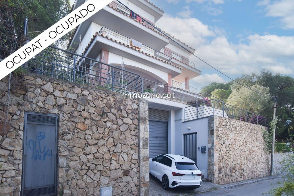 CASA OCUPADA DE 320 M2, EN UNA SUPERFÍCIE DE PARCELA 959, 4 habitaciones, CON GARAJE, EN C/ GARBI, LLORET DE MAR
