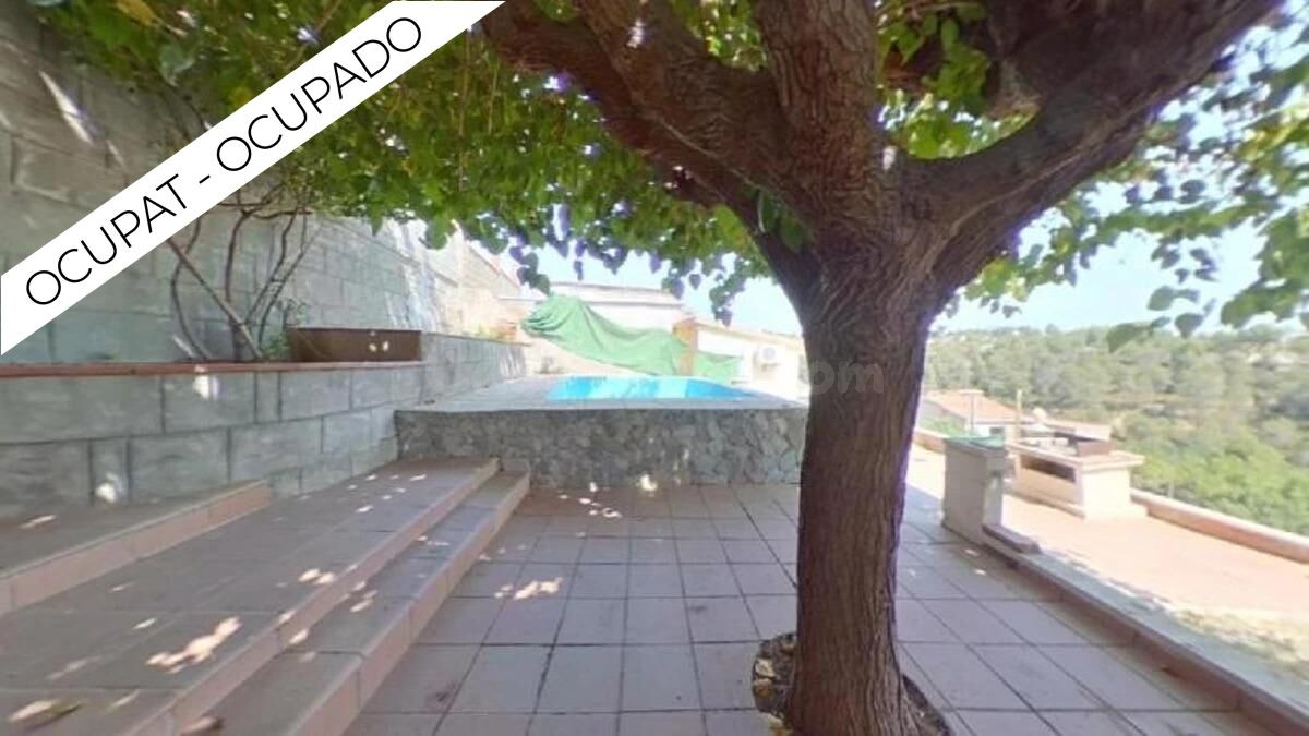 CASA OCUPADA 169 M2 ÚTILES 4 habitaciones, PISCINA, PARCELA DE 438 M2, CARRER CORBERA, RUBÍ