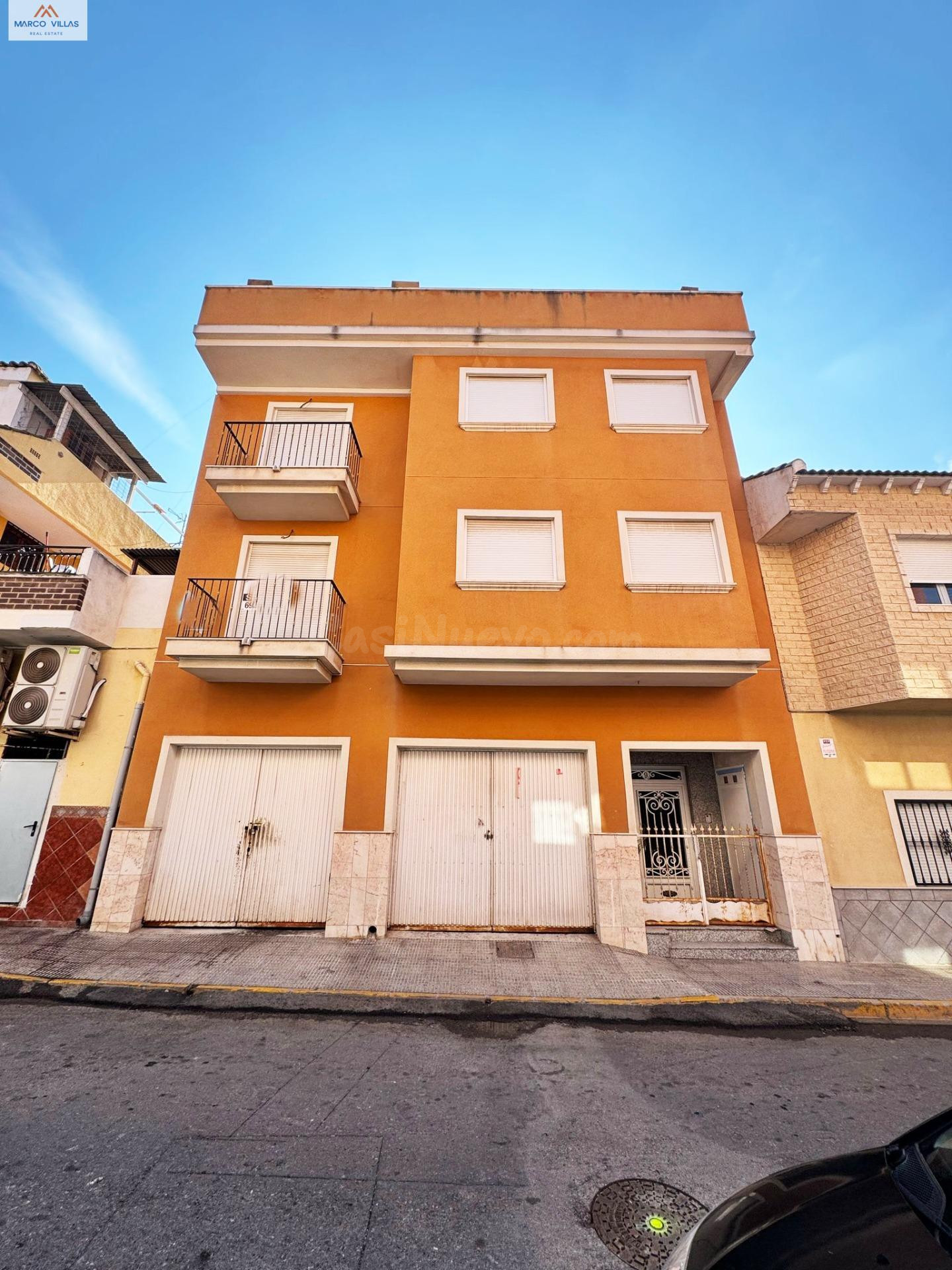 Edificio con 3 viviendas-1246LM
