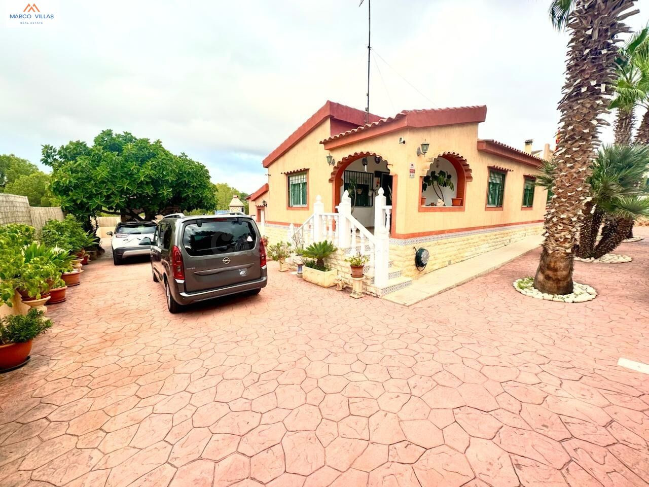 Villa con piscina-1285LM