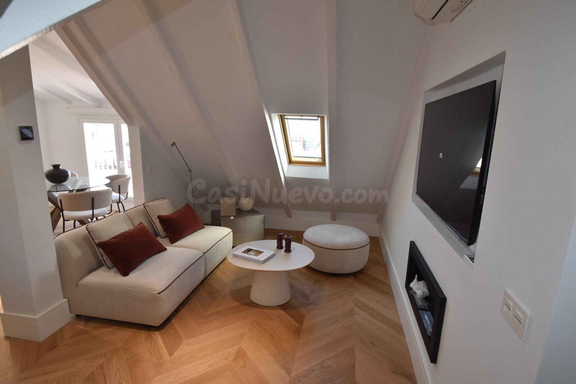 ATICO ABUHARDILLADO DE CAPRICHO CON MUCHO ENCANTO EN LAGASCA(CASTELLANA)