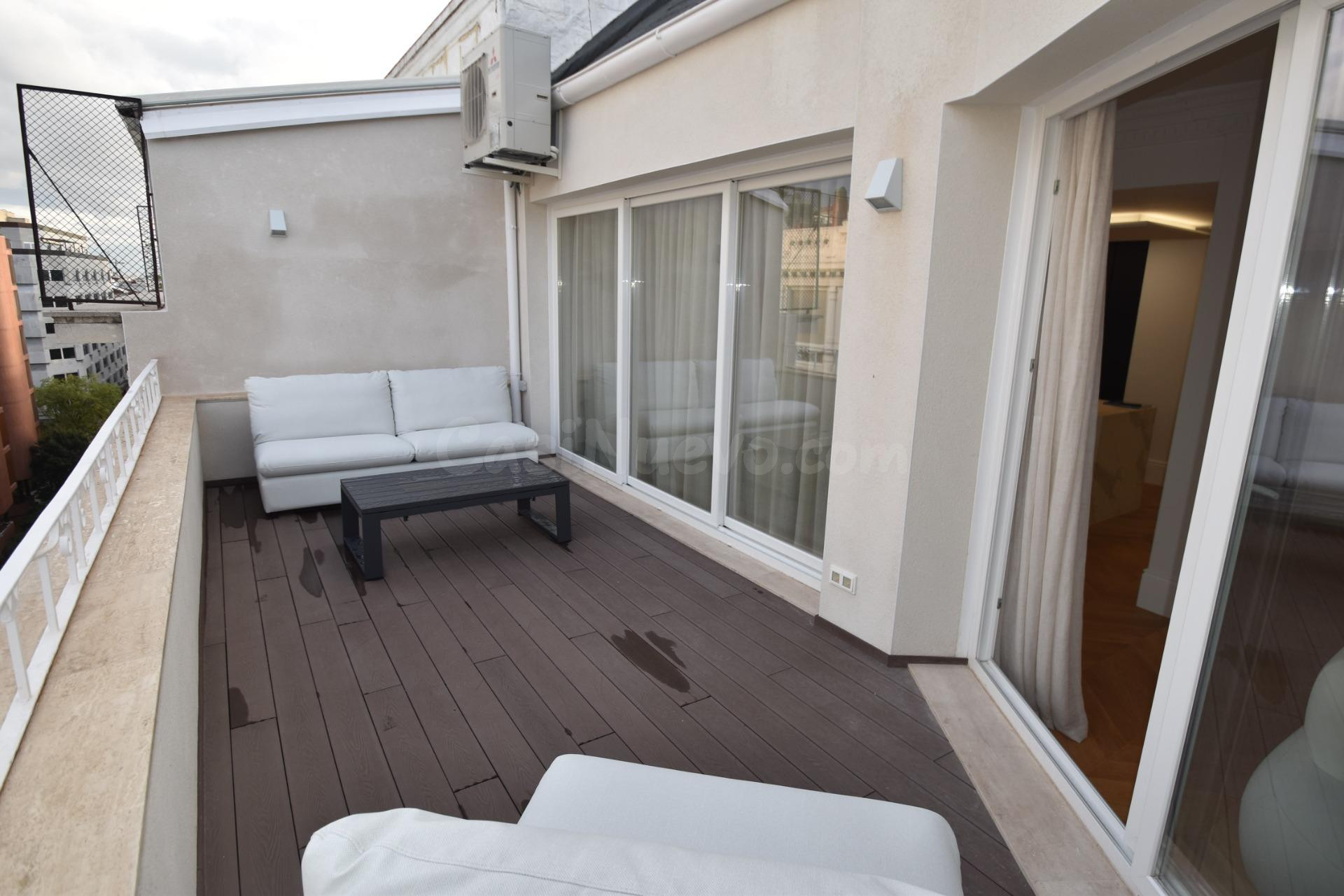 FABULOSO ATICO DE LUJO CON TERRAZA EN EL MEJOR TRAMO DE LAGA