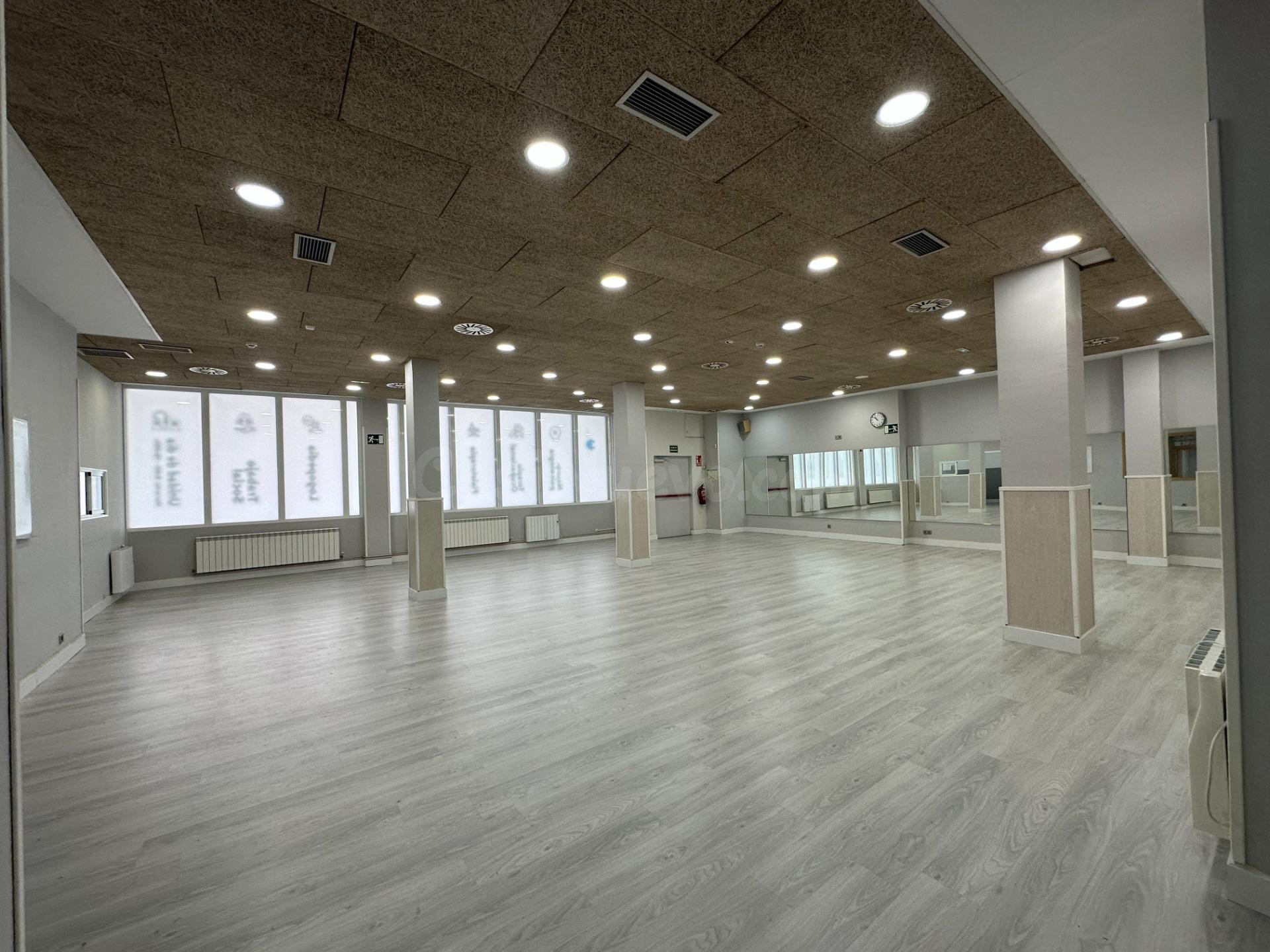 Local comercial 5 habitaciones 429m² en alquiler - Enlaces