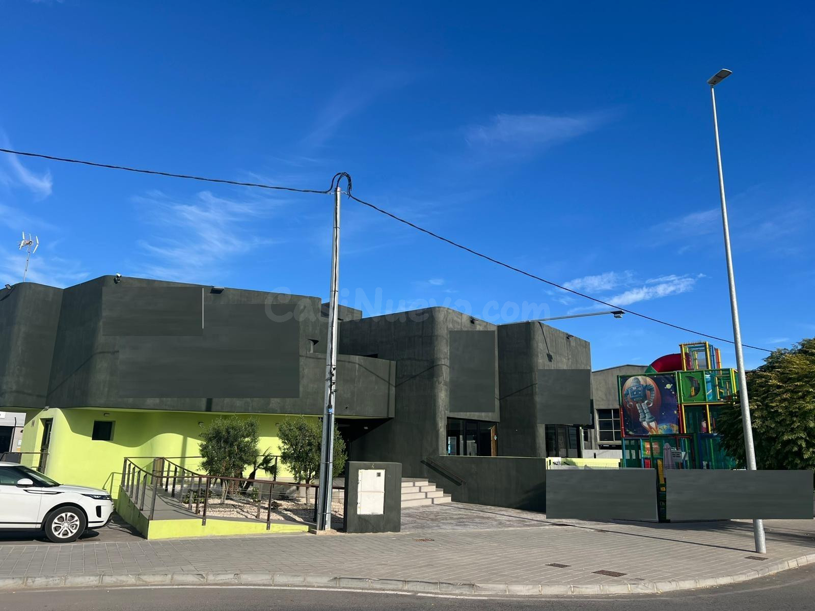 Edificio comercial con restaurante en funcionamiento + planta superior libre – Avda. de Dénia (Alicante)