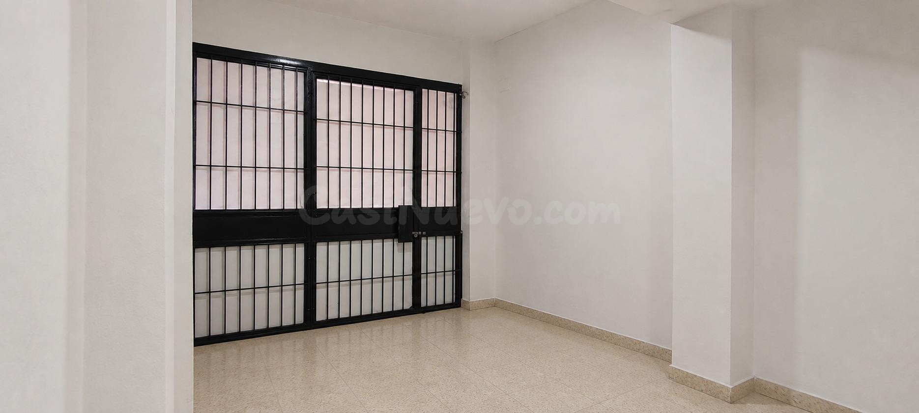 Local comercial en Juan XXIII – Urbanización Miradores, Alicante