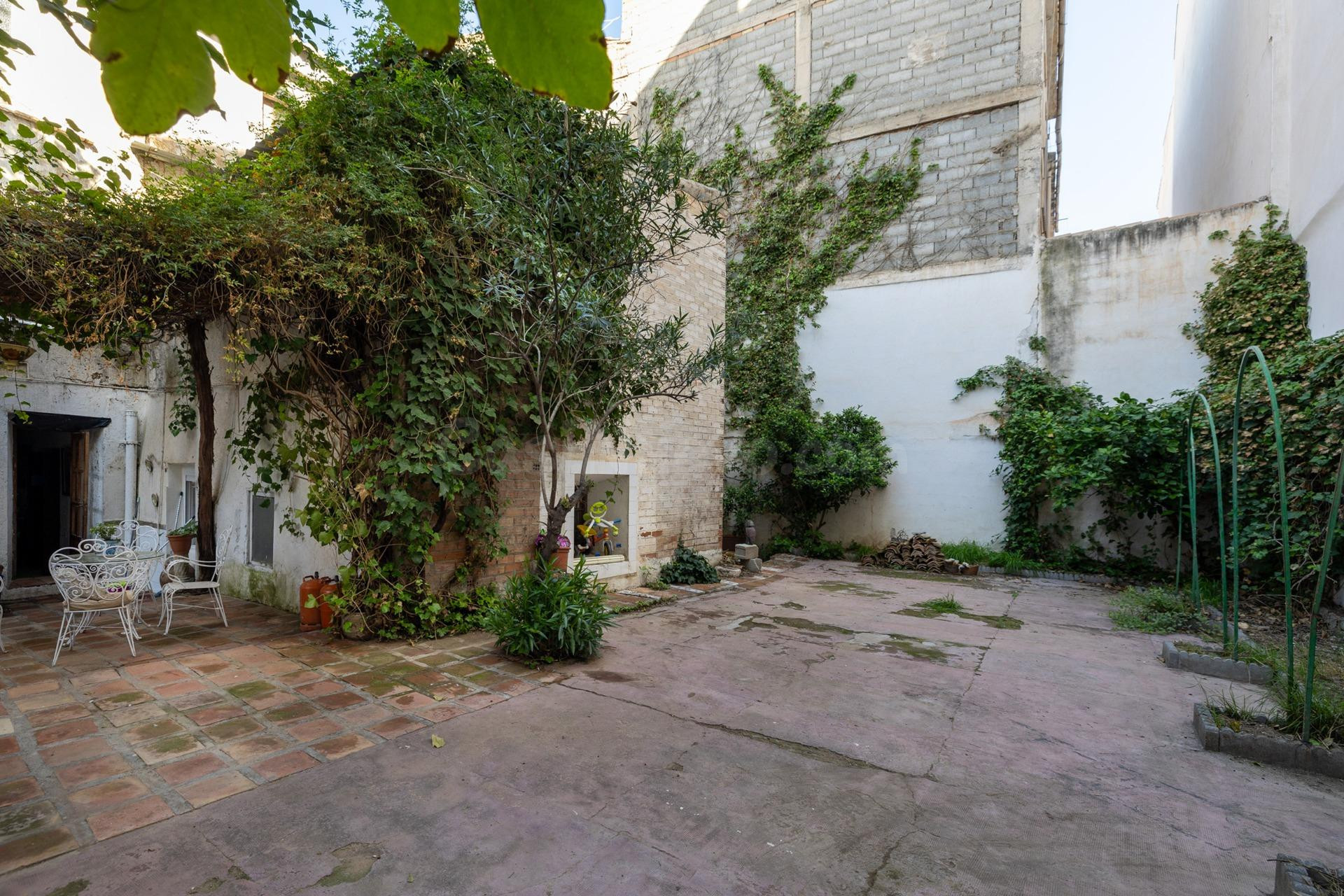 CASA EN PLENO CENTRO DE ALHENDIN