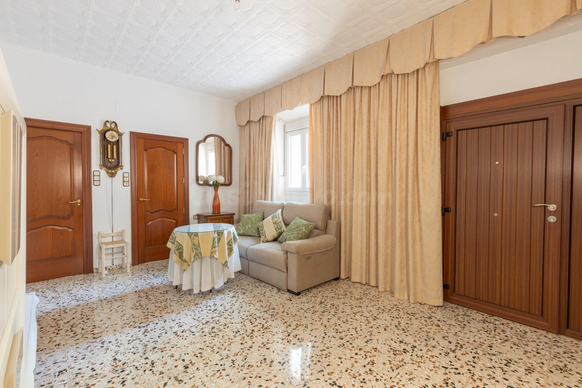 OPORTUNIDAD DE VENTA DE PISO EN ZONA ANCHA DE CAPUCHINOS
