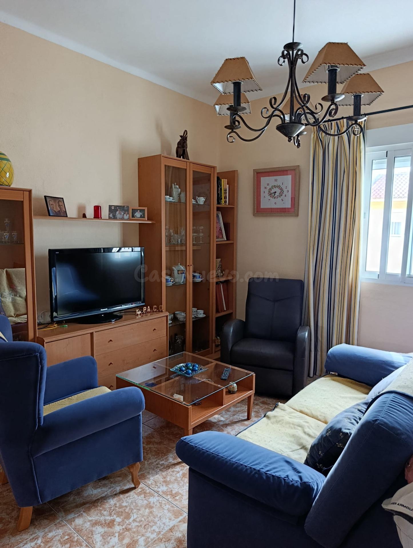 SE VENDE PISO DE TRES habitaciones AL LADO DE LA PLAYA