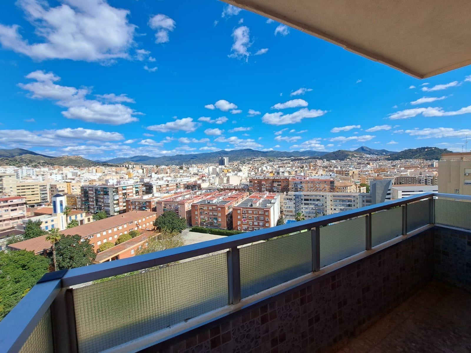 AMPLITUD, LUZ Y EXCLUSIVIDAD A UN PASO DEL CENTRO DE MÁLAGA | 5 DORMITORIOS + TERRAZA + PARKING DOBLE