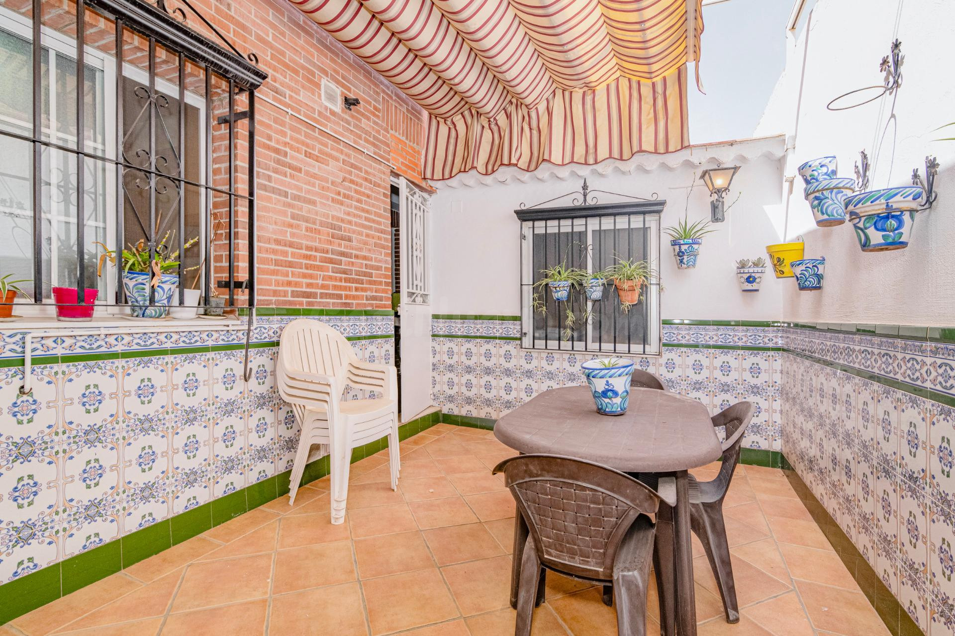CASA DE 4 DORMITORIOS JUNTO A LA ESTACIÓN DE AUTOBUSES