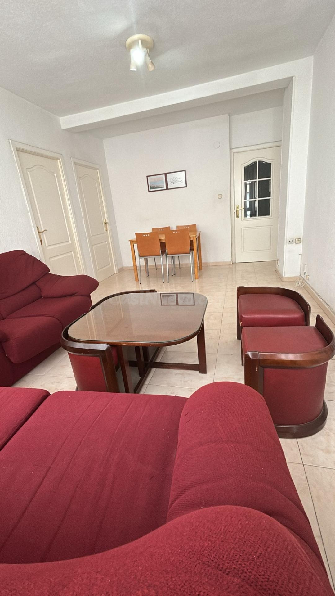 Piso de 4 dormitorios para estudiantes en Zona Plaza Einstein, quedan habitaciones libres
