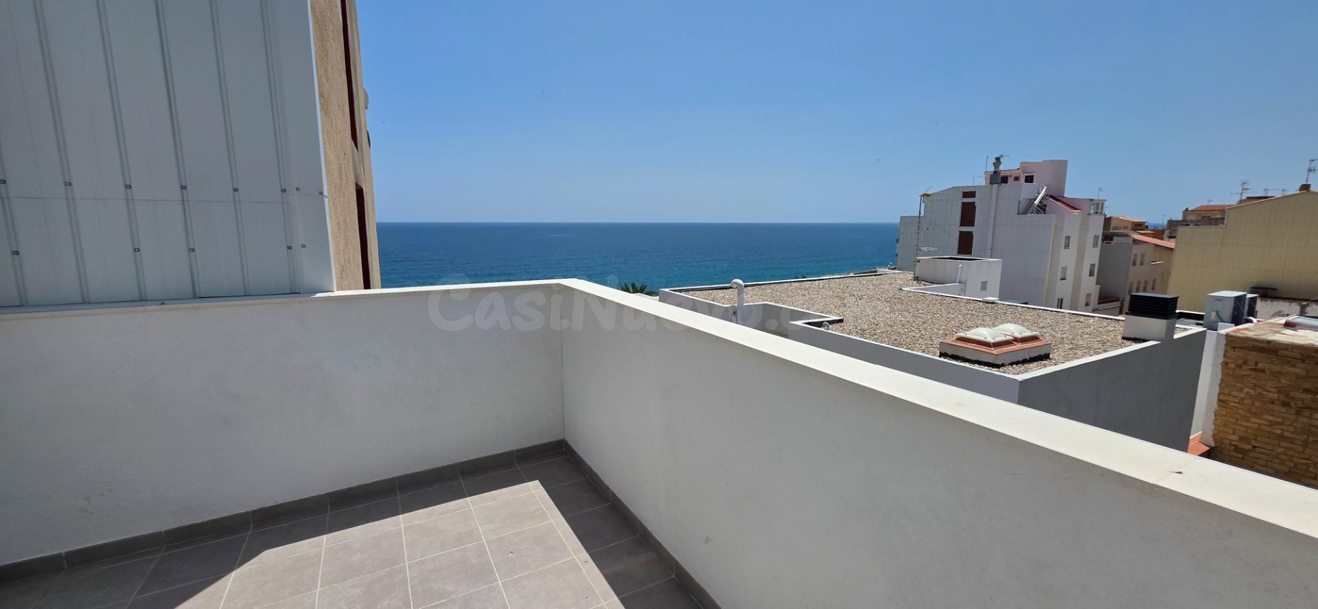 Ático dúplex de obra nueva con impresionantes vistas al mar  - foto 2