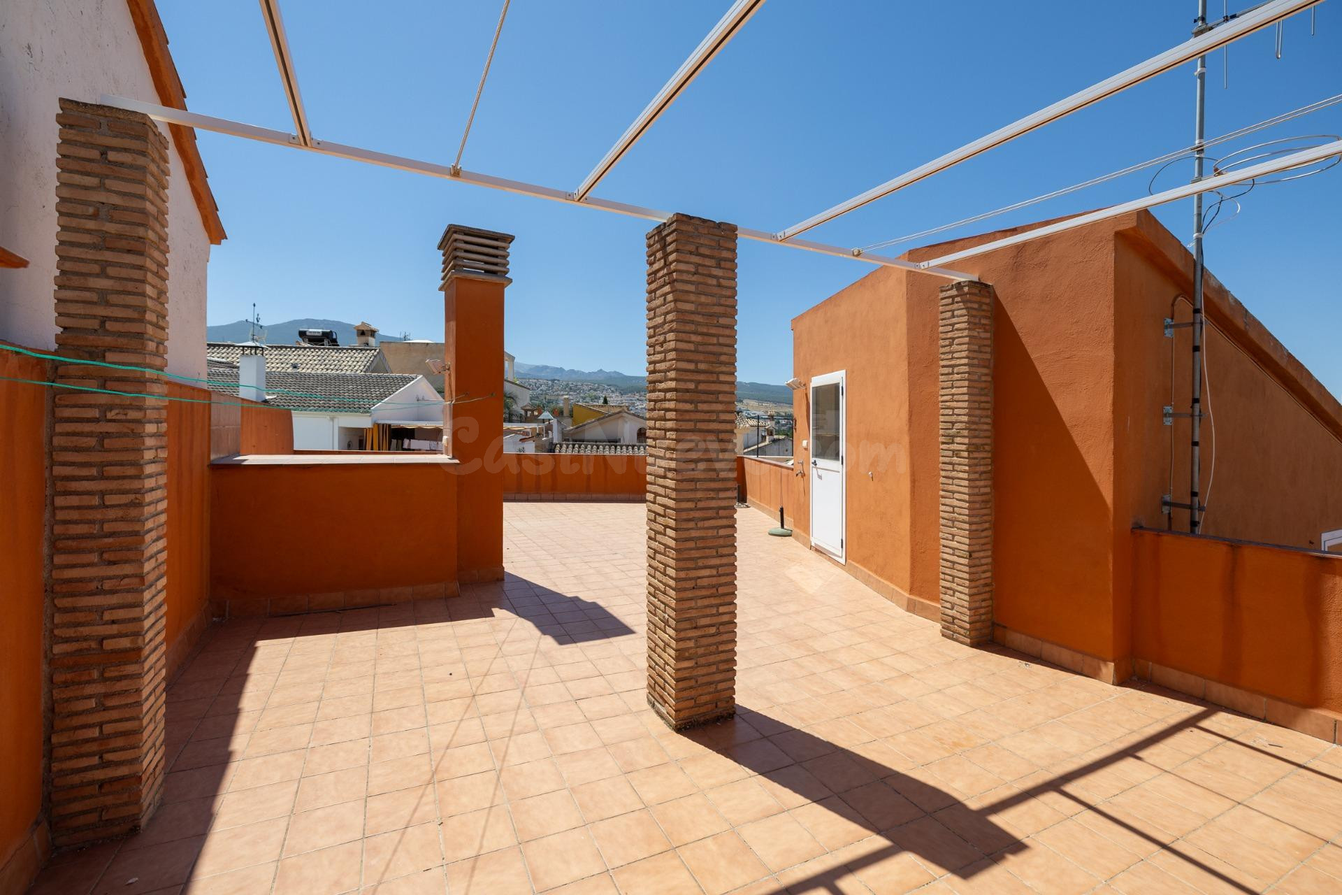SE VENDE ÁTICO CON GRAN TERRAZA Y VISTAS A SIERRA NEVADA GRANADA