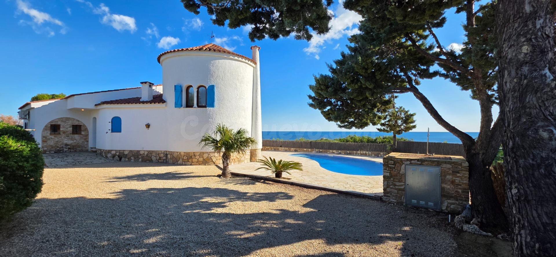 Chalet exclusivo en primera línea de mar con vistas panorámicas y máxima privacidad en L’Ametlla de Mar