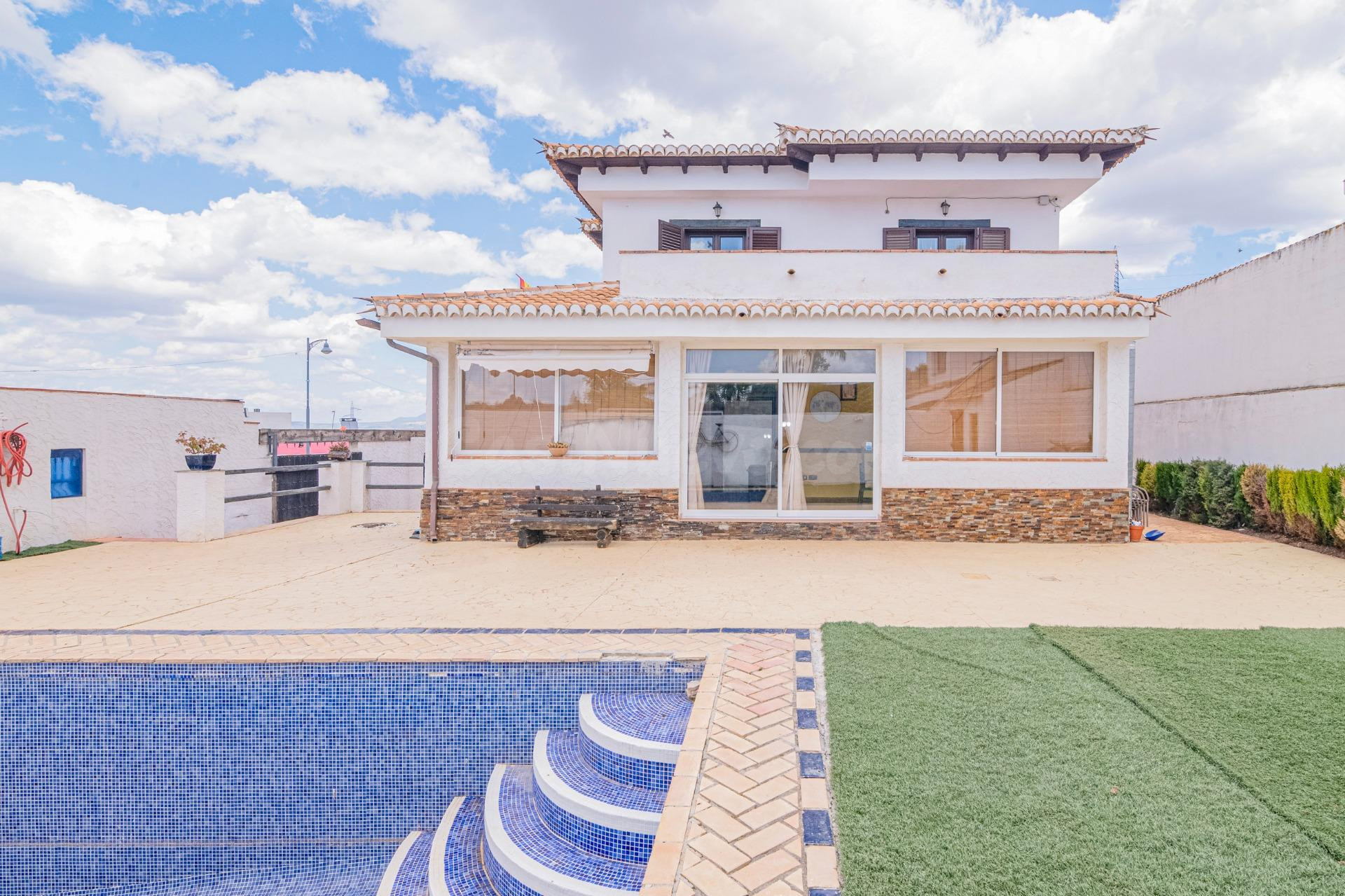 CHALET INDEPENDIENTE AMUEBLADO