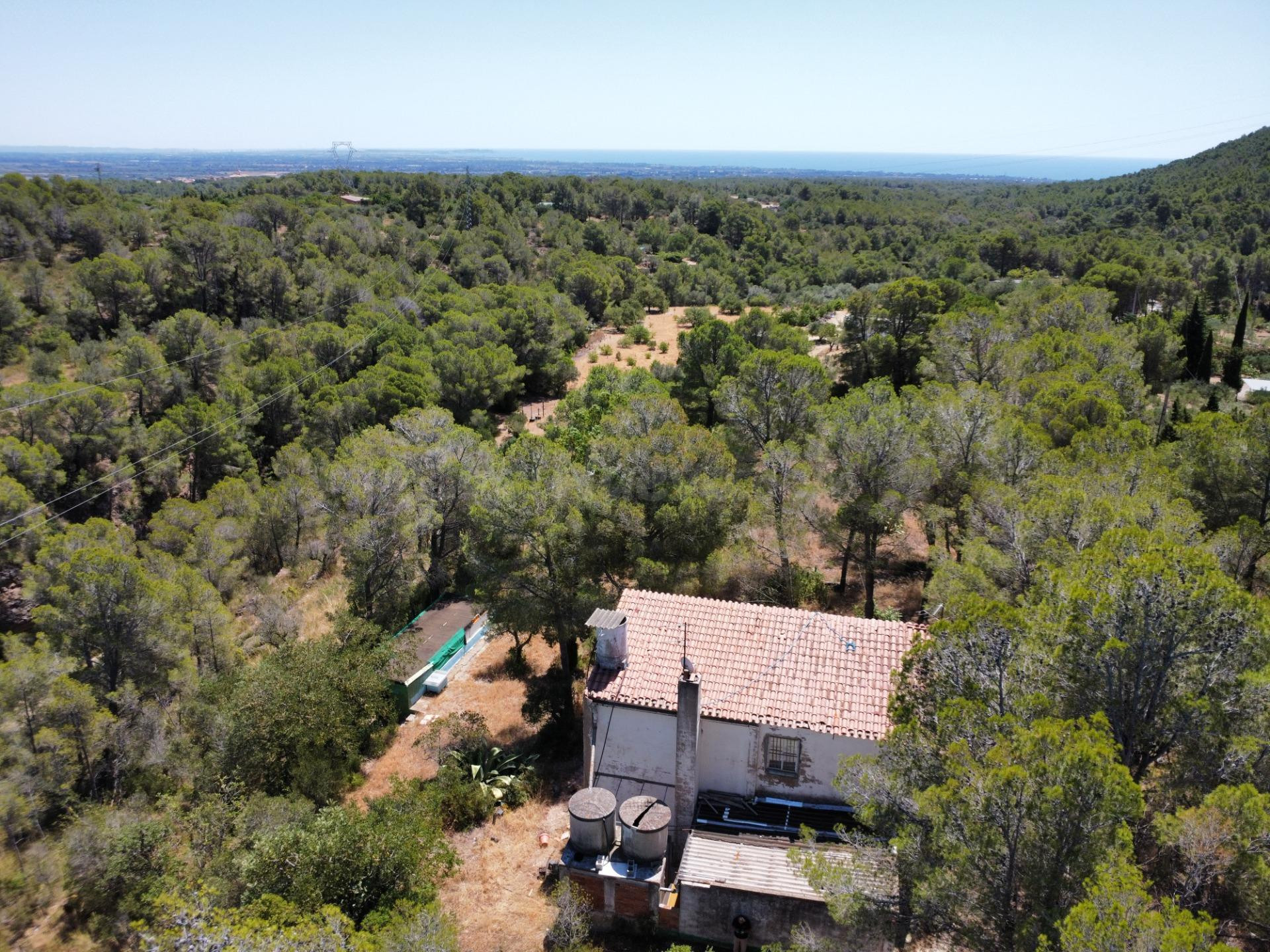 ¡Atención! Finca rústica con vistas al mar, casa de campo y 