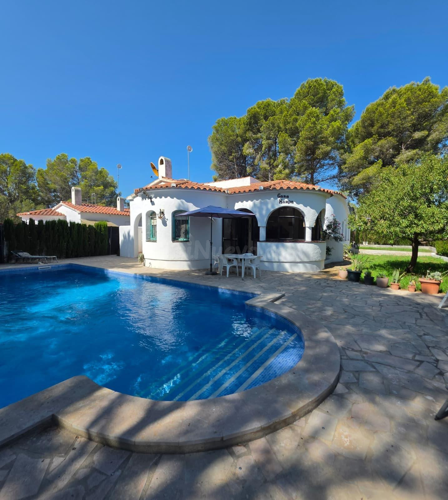 Chalet con piscina a 300 metros de la playa del Torrent del Pi en l'Ametlla de Mar