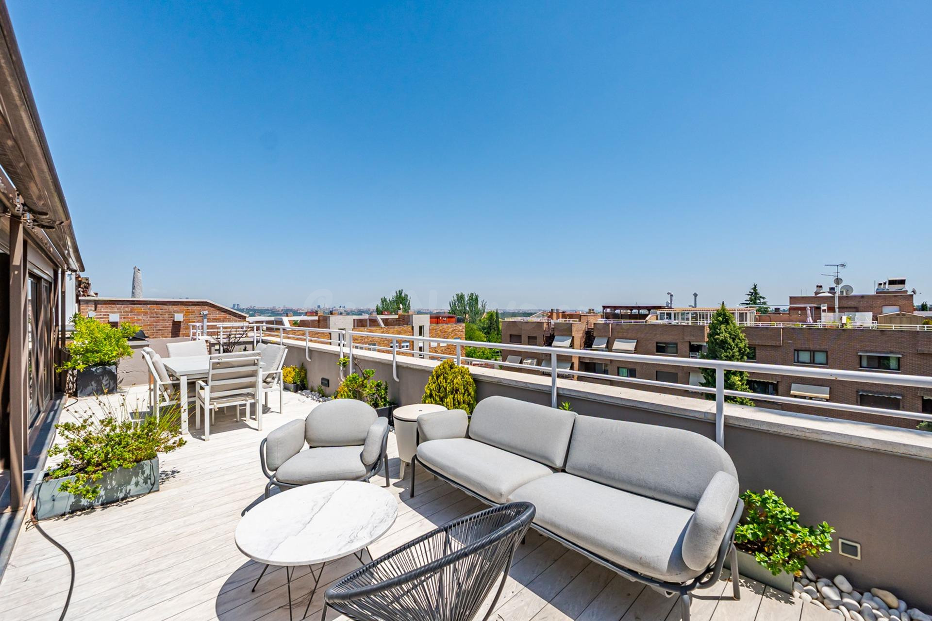 Excepcional ático dúplex de lujo con gran terraza en urbaniz - foto 5
