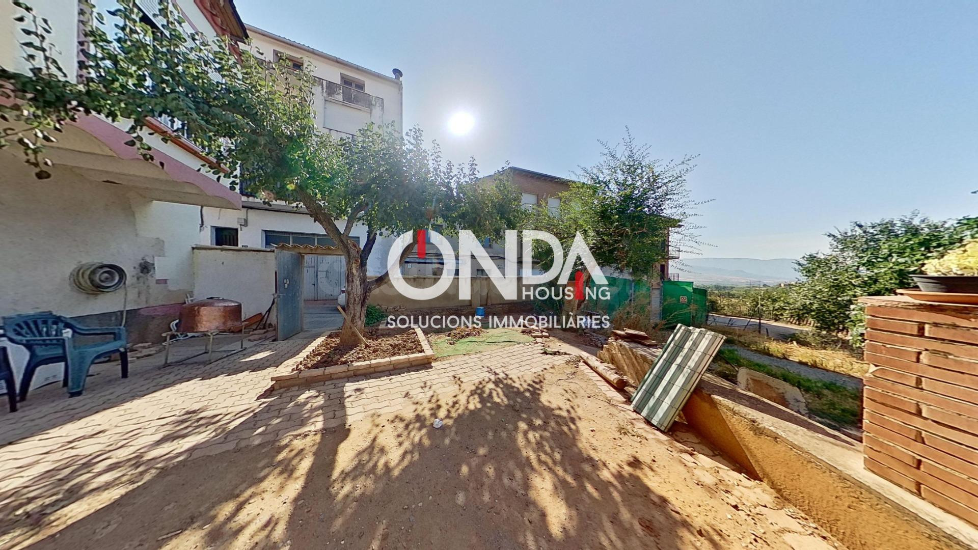 Hermosa Casa con Jardín en Venta en Tremp - foto 4