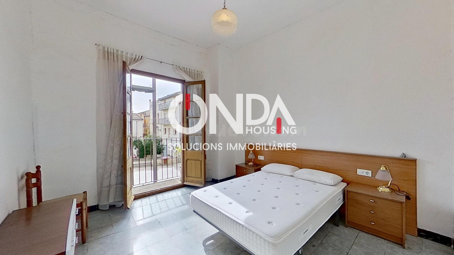 SE VENDE ESPECTACULAR CASA DE 575 M2 EN EL CENTRO DE ISONA - foto 2