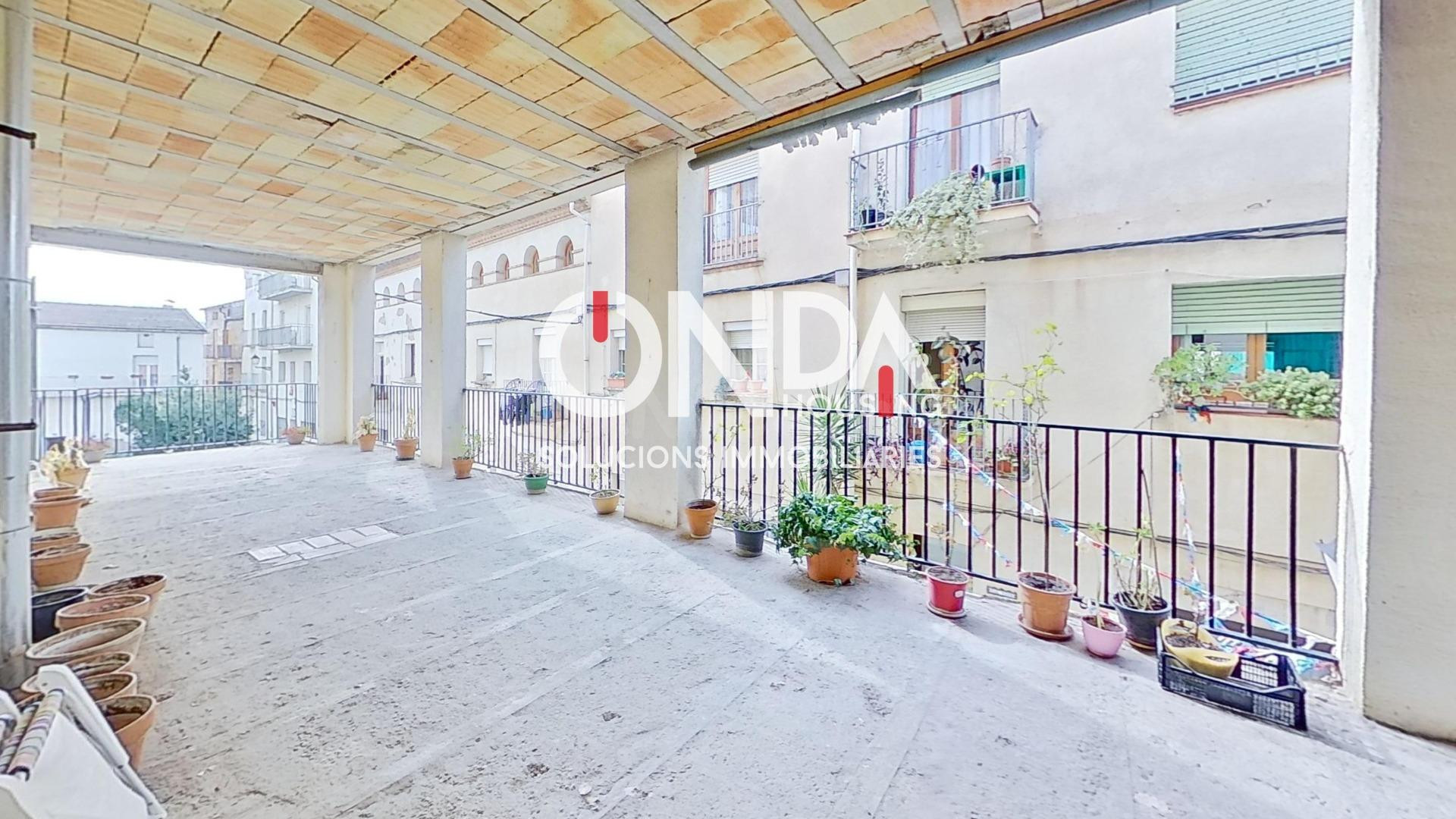 SE VENDE ESPECTACULAR CASA DE 575 M2 EN EL CENTRO DE ISONA - foto 3