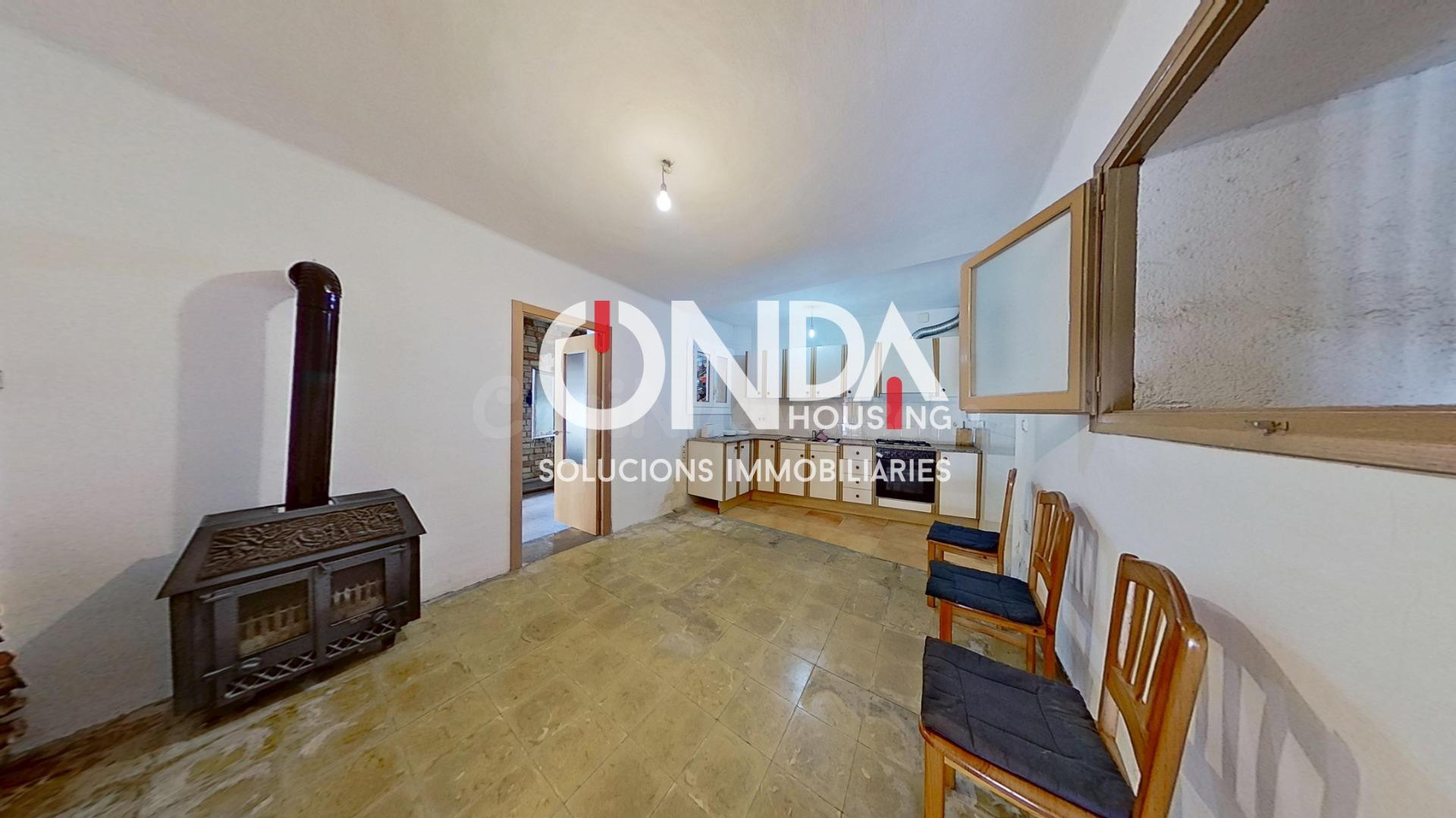SE VENDE ESPECTACULAR CASA DE 575 M2 EN EL CENTRO DE ISONA - foto 4