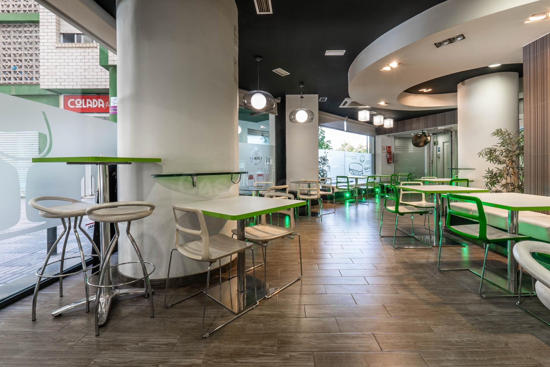 Venta de cafetería La Contraviesa de 160 m2  junto a Alcampo