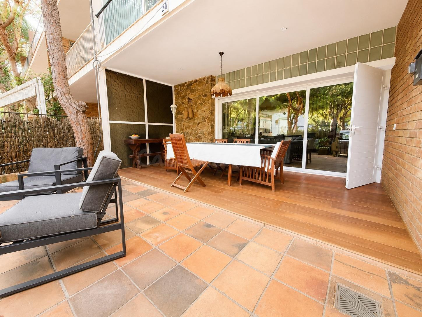 Vive a 2 minutos de la playa: casa reformada con licencia tu
