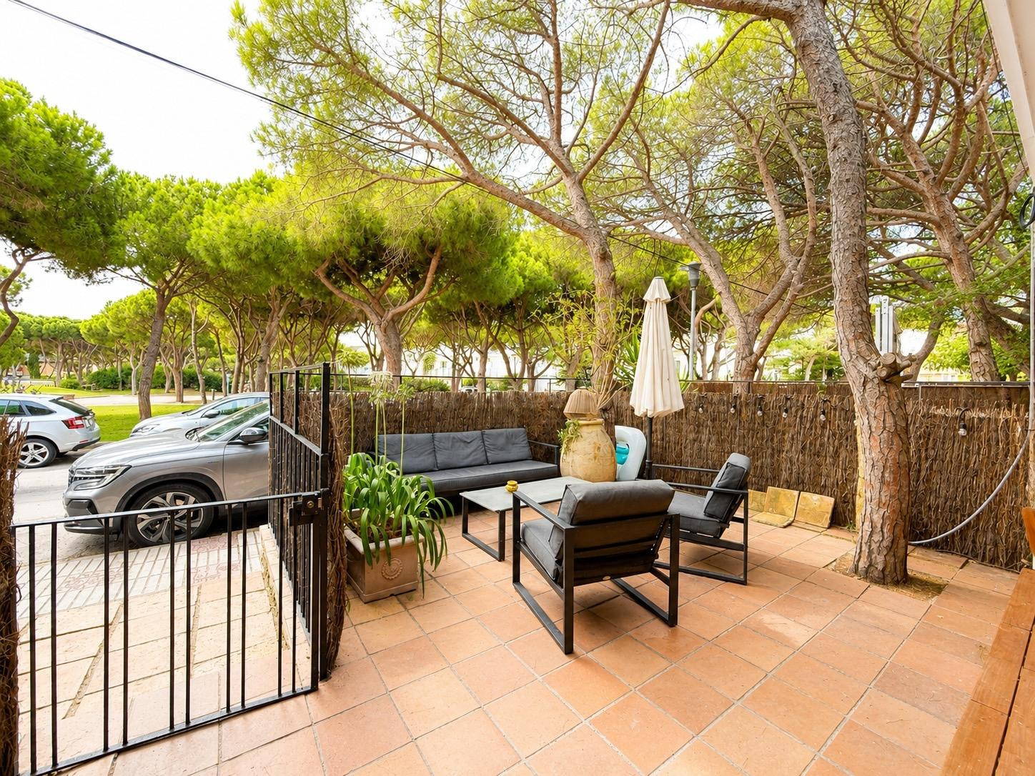 Vive a 2 minutos de la playa: casa reformada con licencia tu - foto 2