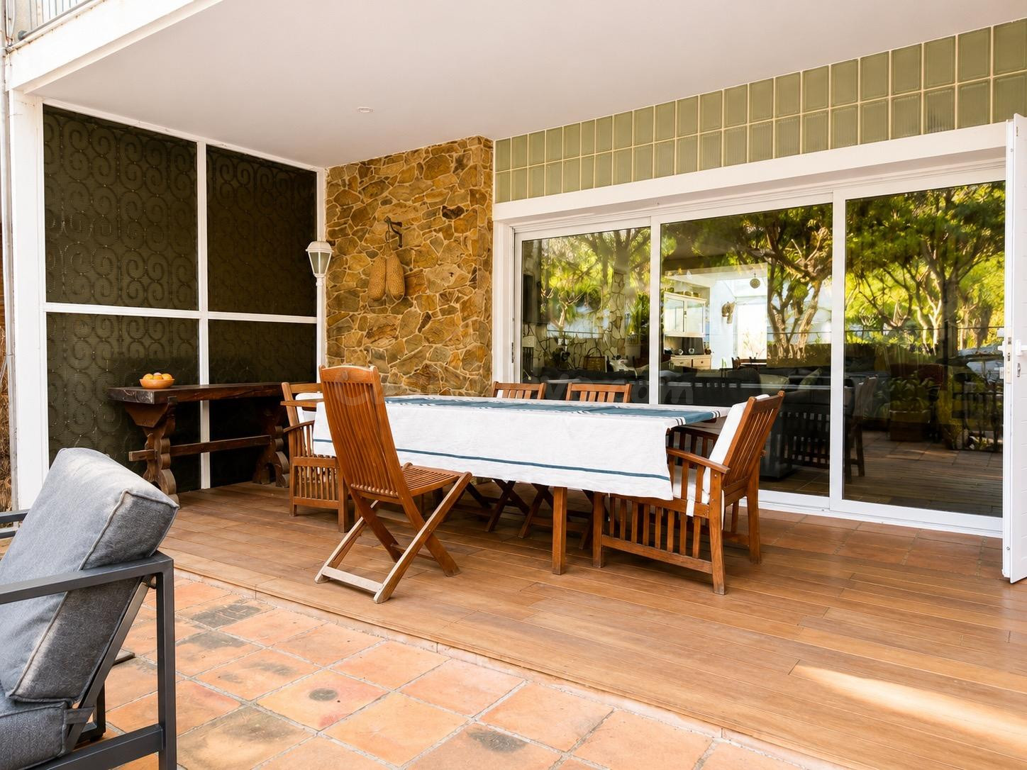Vive a 2 minutos de la playa: casa reformada con licencia tu - foto 5