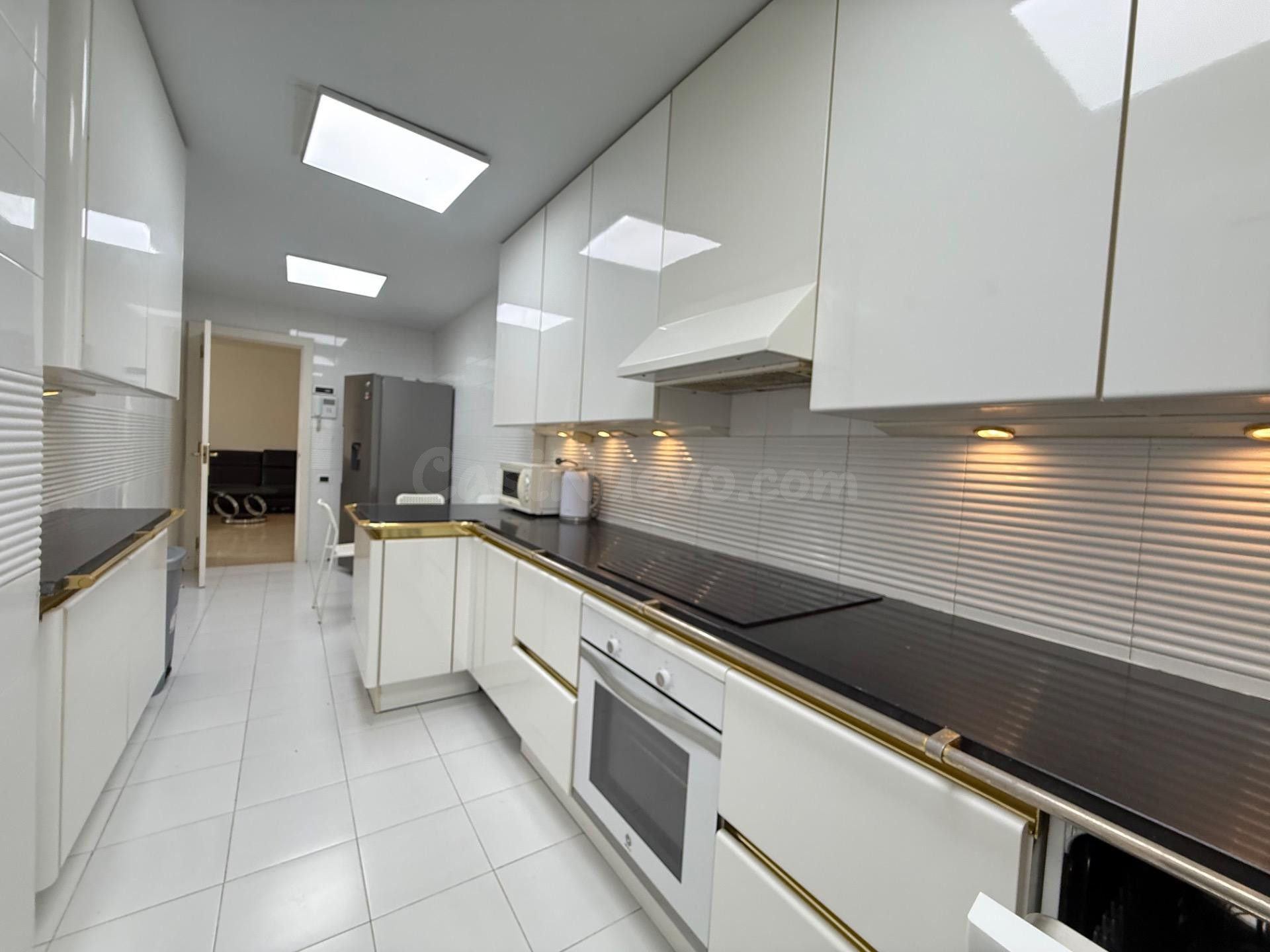 EXCLUSIVO PISO DE 130 M2 CON VISTAS AL PUERTO, TERRAZA, PISC - foto 4