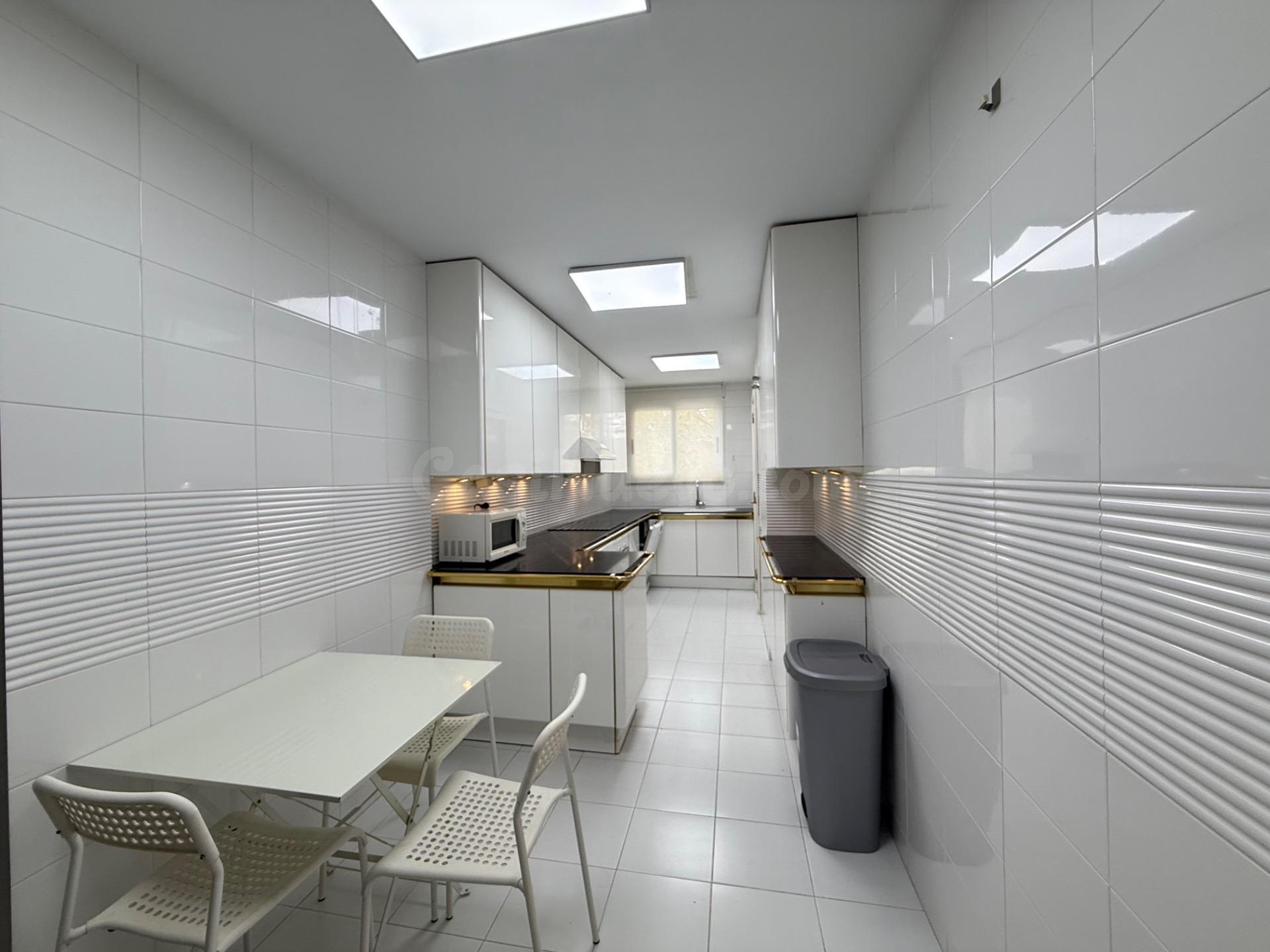 EXCLUSIVO PISO DE 130 M2 CON VISTAS AL PUERTO, TERRAZA, PISC - foto 5